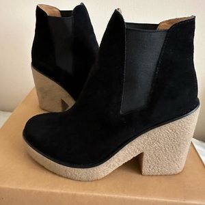 Urban Outfitters Posey Gumsole Bootie size 7